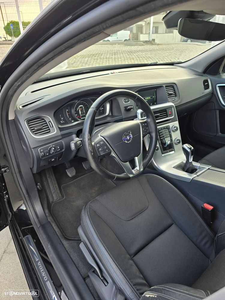 Volvo V60 2.0 D4 Momentum - 13