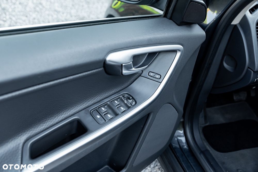 Volvo XC 60 D5 AWD Summum - 18