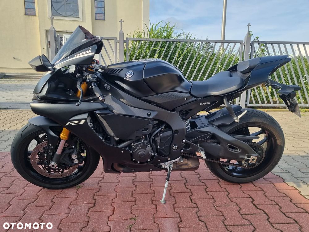 Yamaha R1 - 5