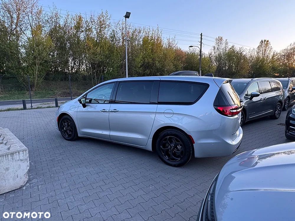 Chrysler Pacifica - 35