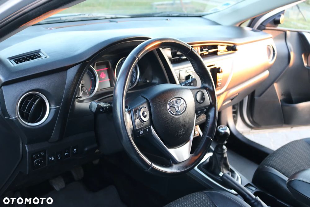 Toyota Auris 2.0 D-4D Prestige - 17