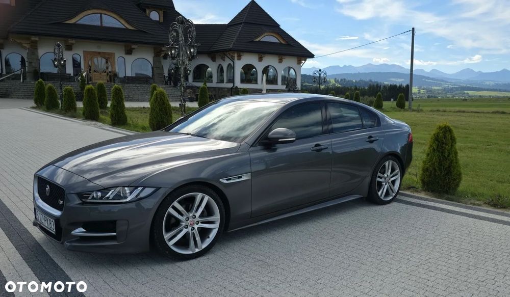 Jaguar XE 2.0 D R-Sport - 2