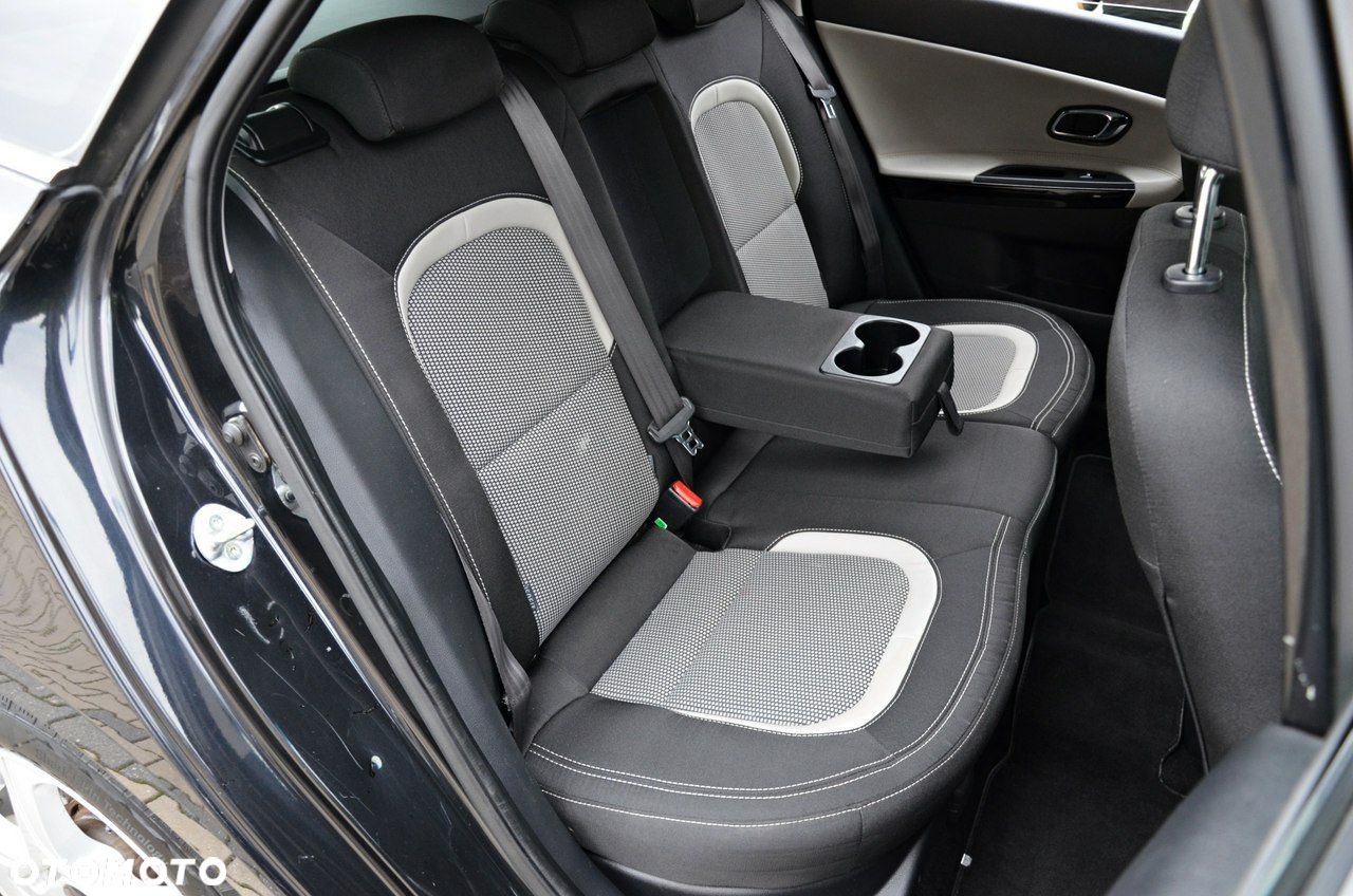 Kia Ceed 1.6 CRDi 128 Platinum Edition - 35