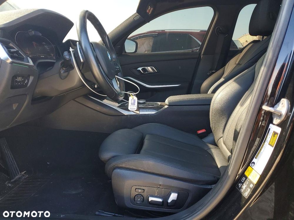 BMW Seria 3 330i xDrive Sport Line - 8