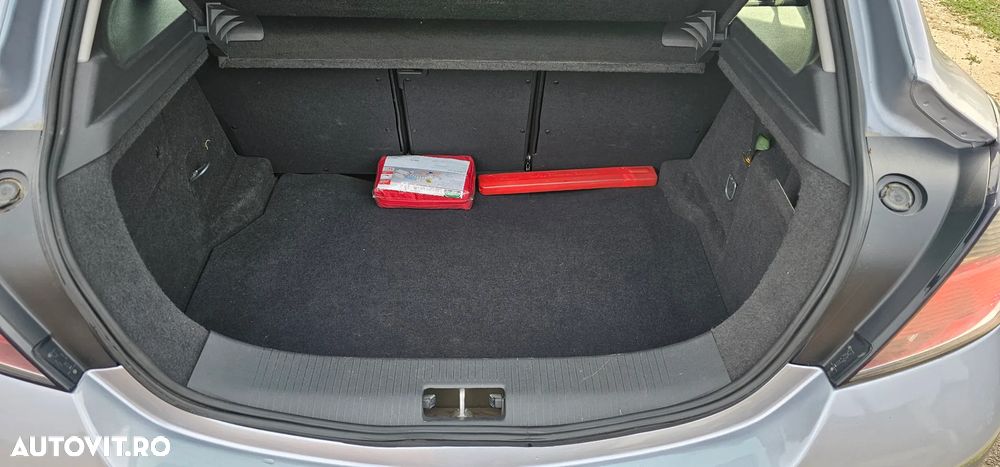 Opel Astra GTC 1.6 Cosmo - 14