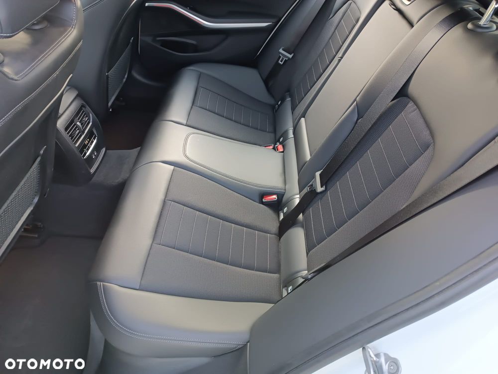 BMW Seria 3 318i Sport Line - 15