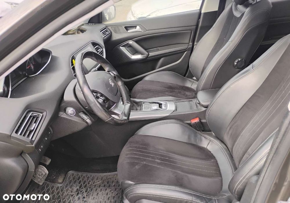 Peugeot 308 - 8
