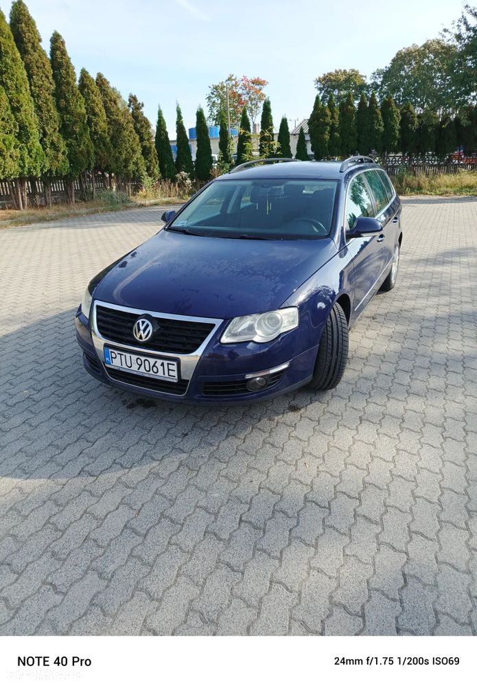 Volkswagen Passat - 1