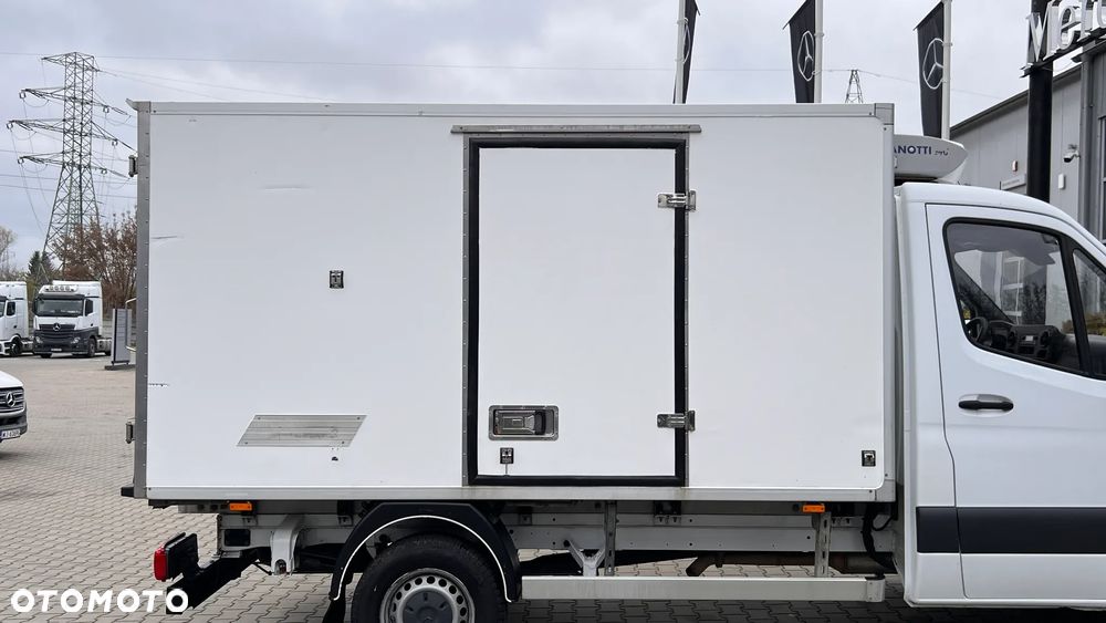 Mercedes-Benz Sprinter - 13