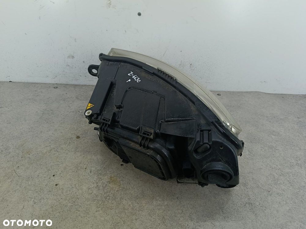 LAMPA PRZÓD PRAWA XENON AUDI A6 C6 - 5