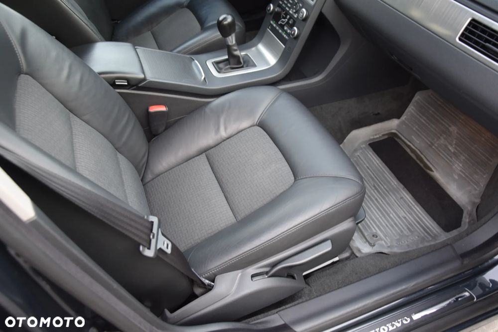 Volvo V70 2.5T Momentum - 30