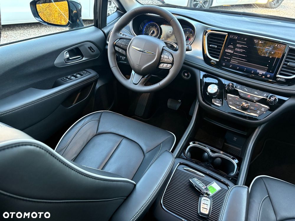 Chrysler Pacifica - 29