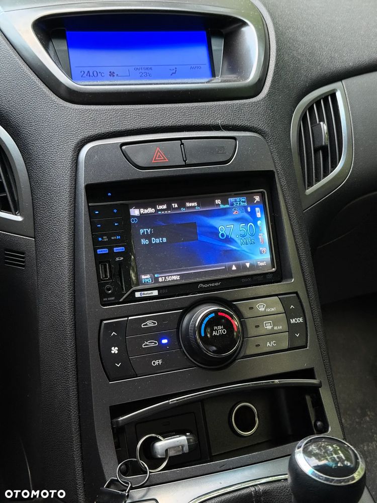Hyundai Genesis Coupe 2.0 TCI Premium - 8