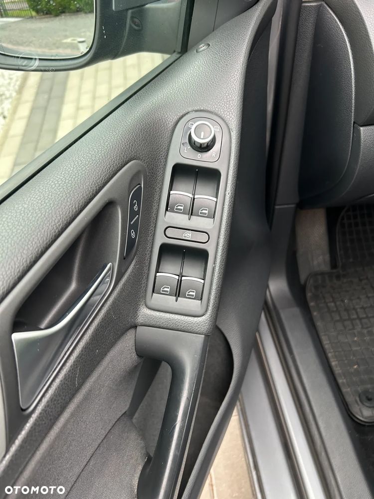 Volkswagen Golf VI 2.0 TDI Highline DSG - 11