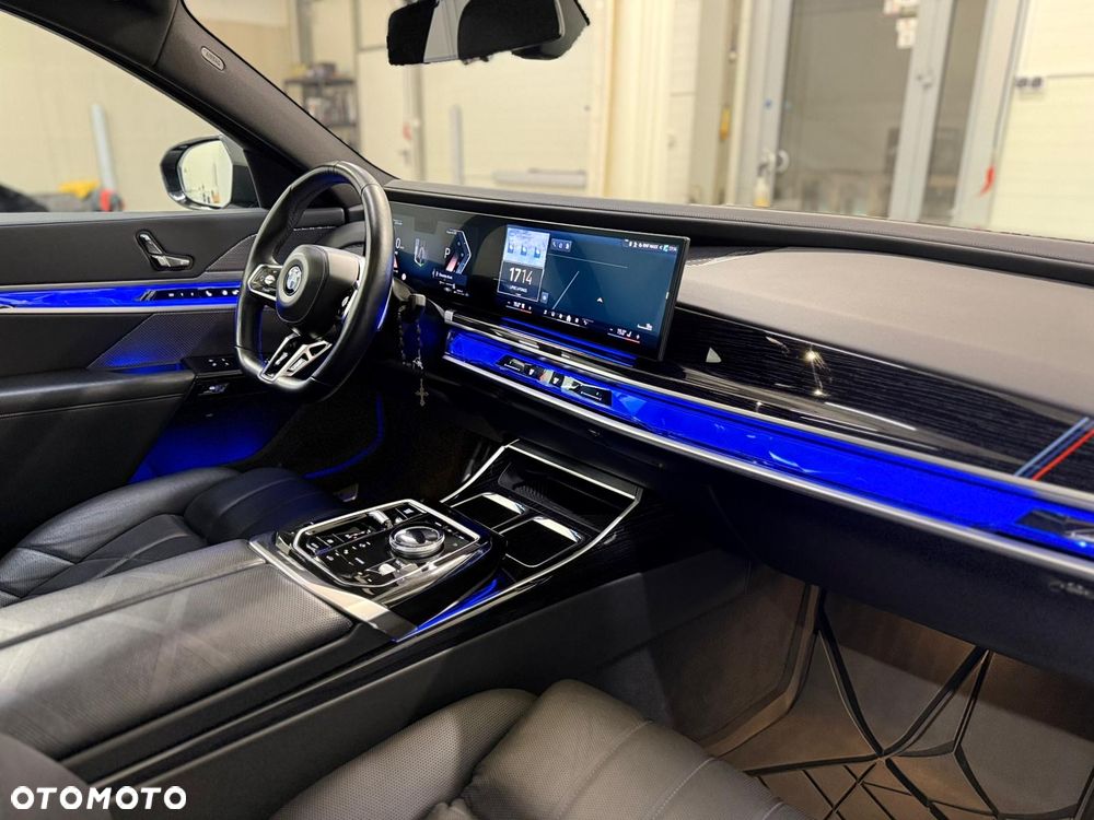 BMW Seria 7 730d mHEV - 7