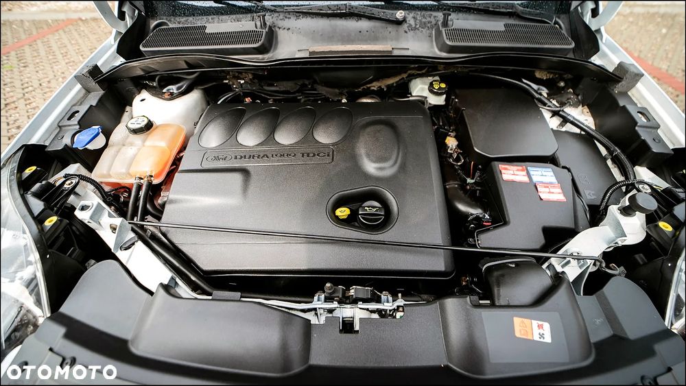 Ford Kuga - 36