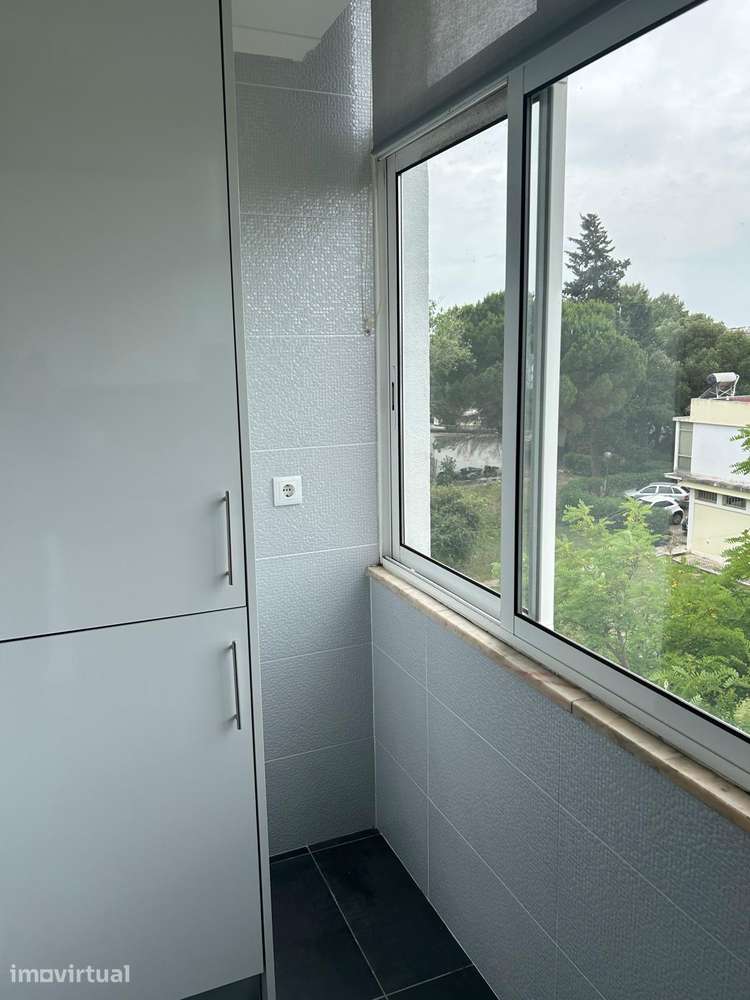 Excelente apartamento T2 remodelado centro de Oeiras - Grande imagem: 3/34