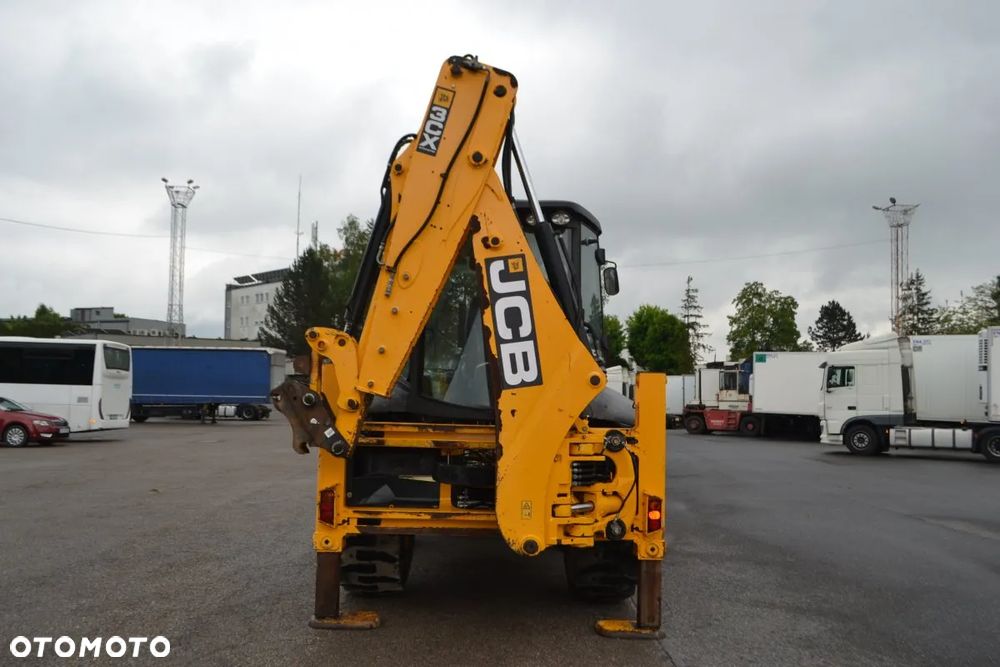JCB 3CX - 8