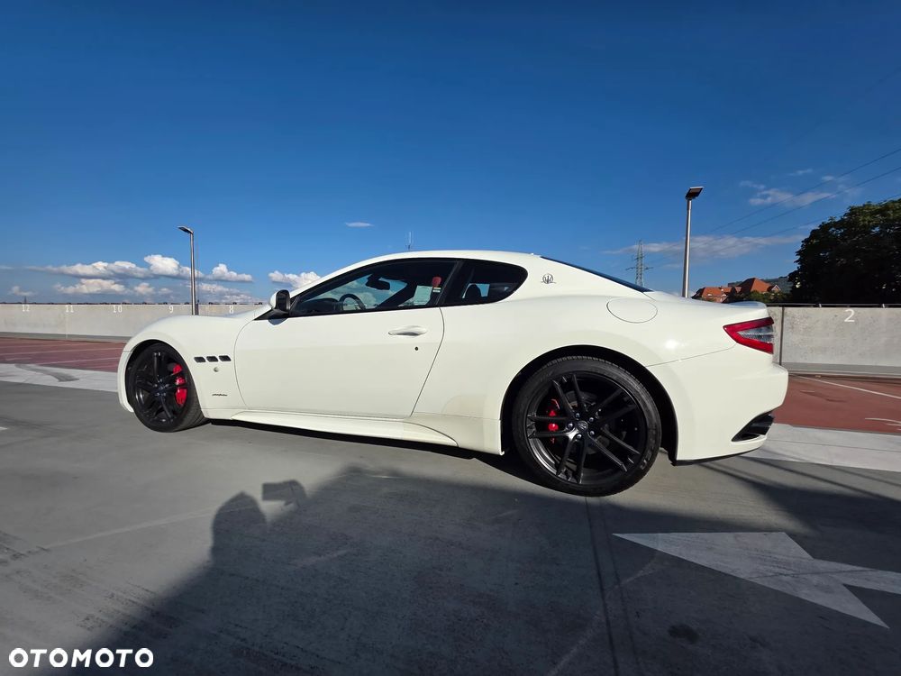 Maserati GranTurismo S Automat - 18