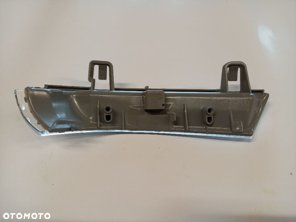 KIERUNKOWSKAZ W LUSTERKO VW GOLF V 5 PASSAT B6 JETTA 05-10 - 2