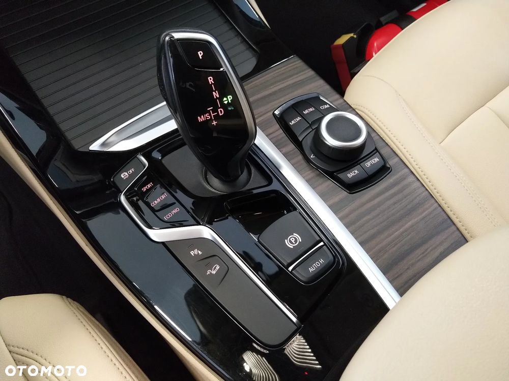BMW X3 xDrive20i Luxury Line - 4