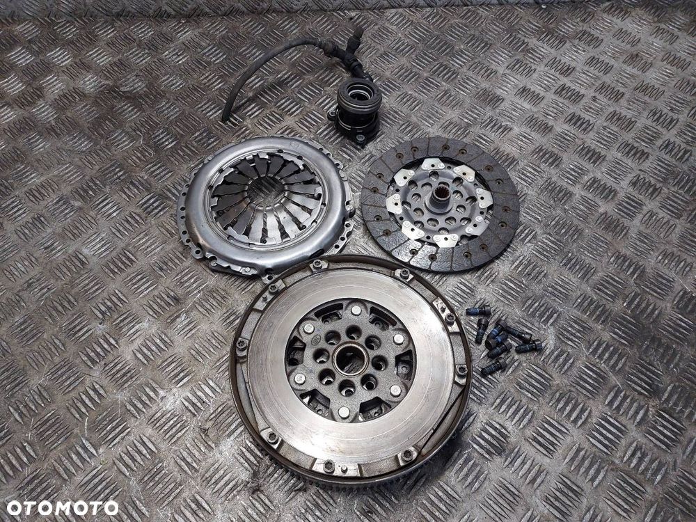 KOŁO DWUMASOWE + TARCZA + DOCISK + ŁOŻYSKO OPEL CORSA C 1.3 CDTI ID: 237150 - 1