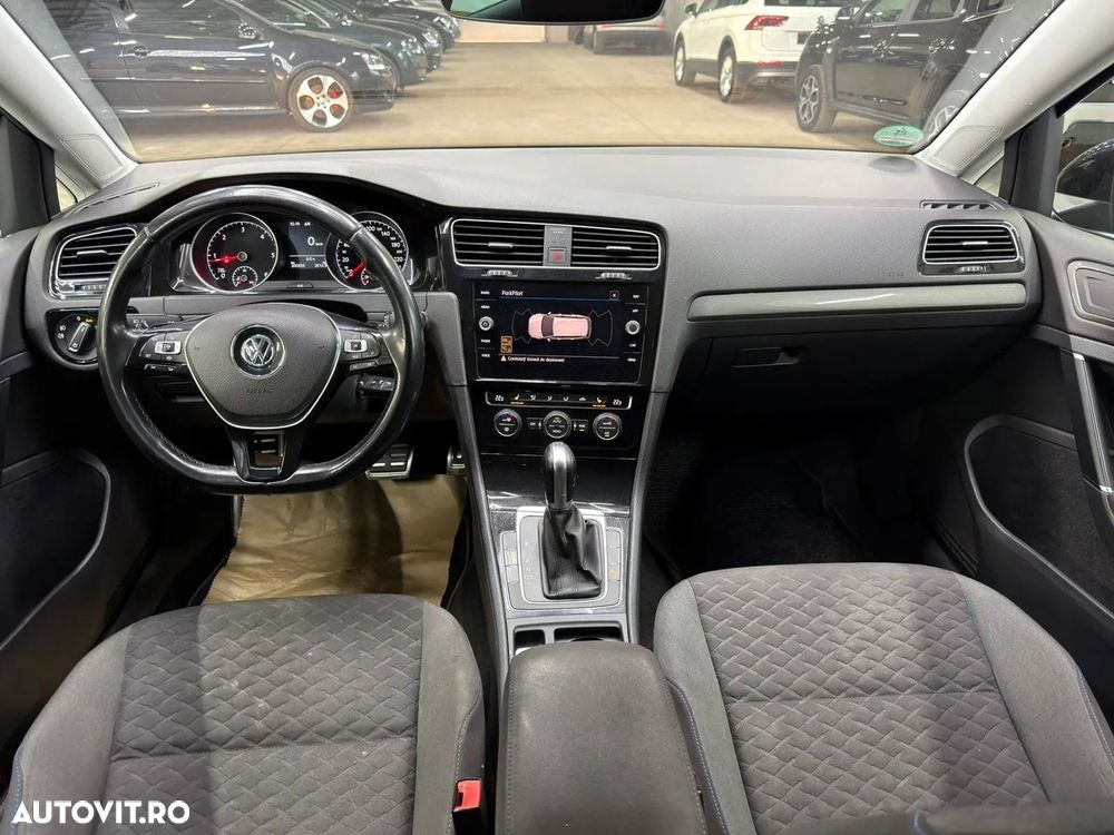 Volkswagen Golf - 10