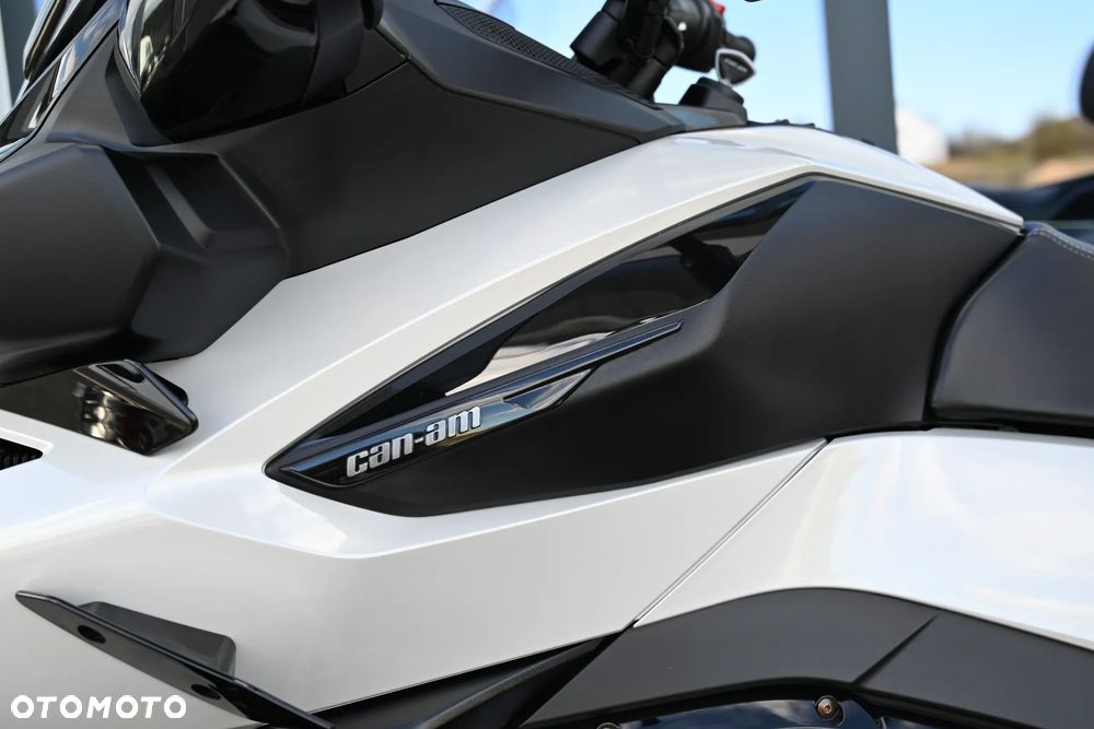 Can-Am Spyder - 19