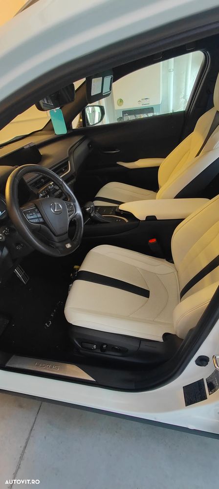 Lexus UX 250h (E-FOUR) F SPORT - 10