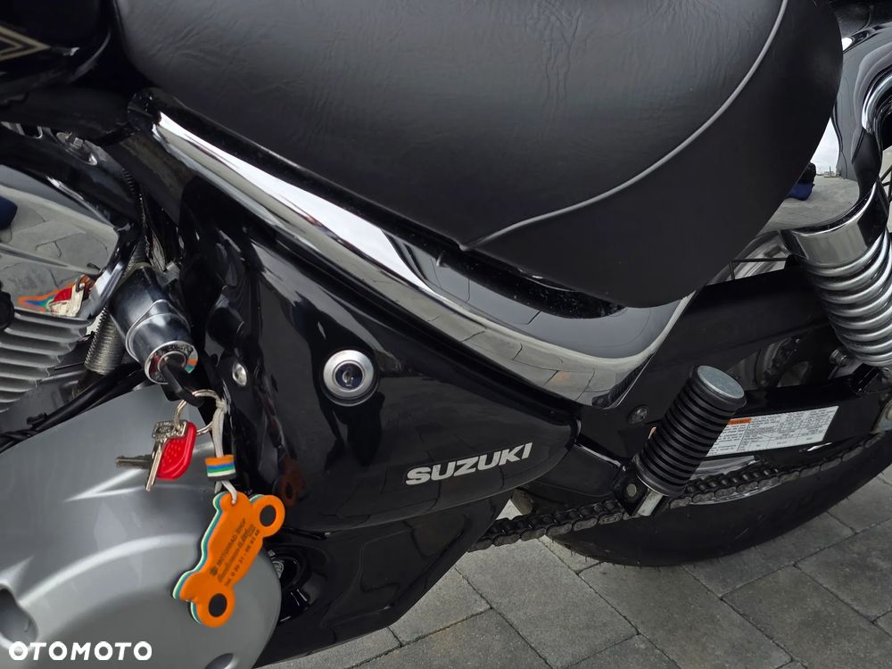 Suzuki Intruder - 24