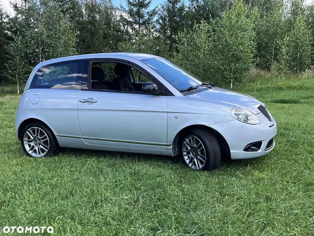 Lancia Ypsilon - 4