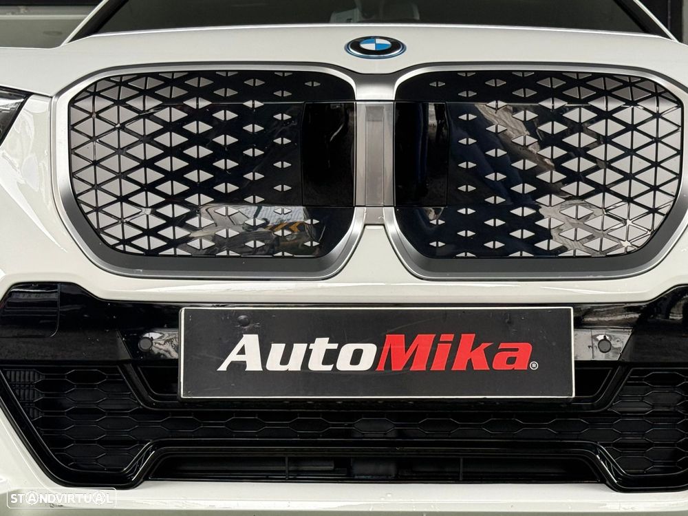 BMW iX1 eDrive20 Pack Desportivo M - 23