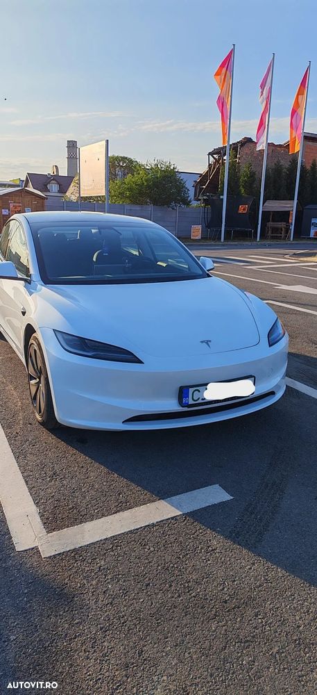 Tesla Model 3 - 4