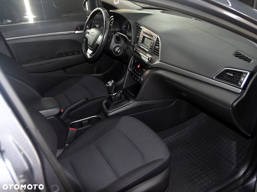 Hyundai Elantra 1.6 Classic Plus - 6