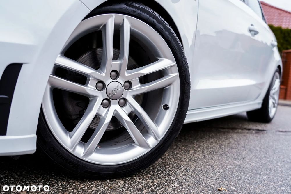 Audi A1 Sportback 1.4 TFSI S tronic S line Sportpaket - 24