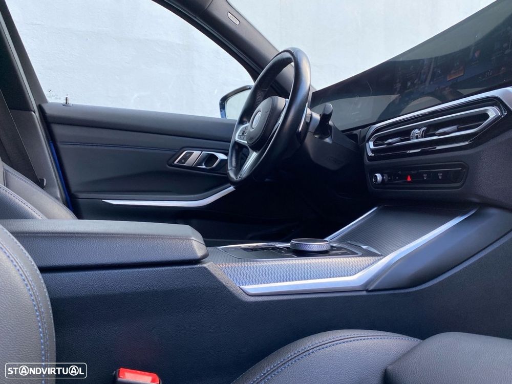 BMW 320 d Touring Pack Desportivo M Auto - 13