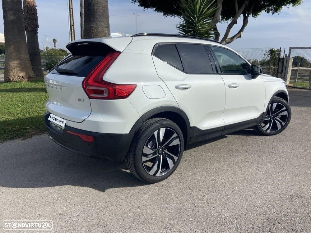 Volvo XC 40 2.0 B3 Plus Dark - 2