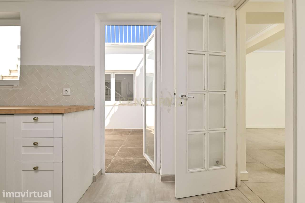Moradia T5 semi-remodelada, S. Pedro do Estoril (a 1 km da Praia) - Grande imagem: 5/43