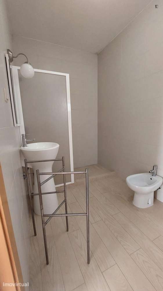 Quarto - localizado em Coimbra - Grande imagem: 4/7