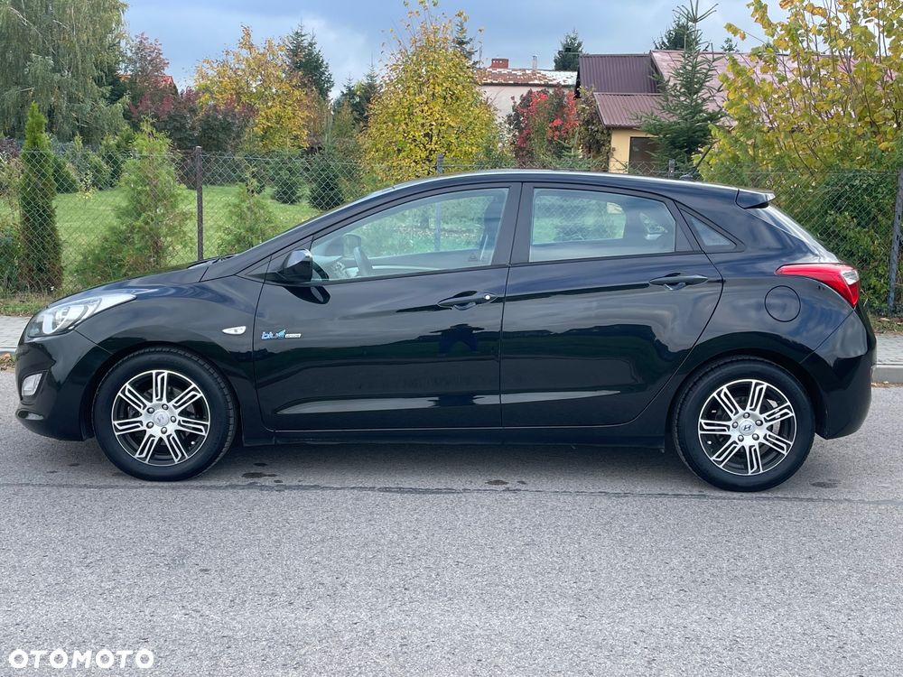 Hyundai i30 blue 1.6 CRDi Style - 24