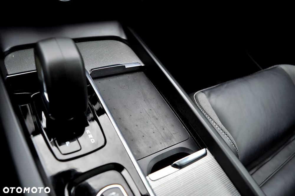 Volvo XC 60 B4 D AWD Ultimate Dark - 20