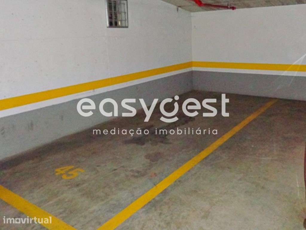 Parqueamento em Telheiras - Grande imagem: 2/7