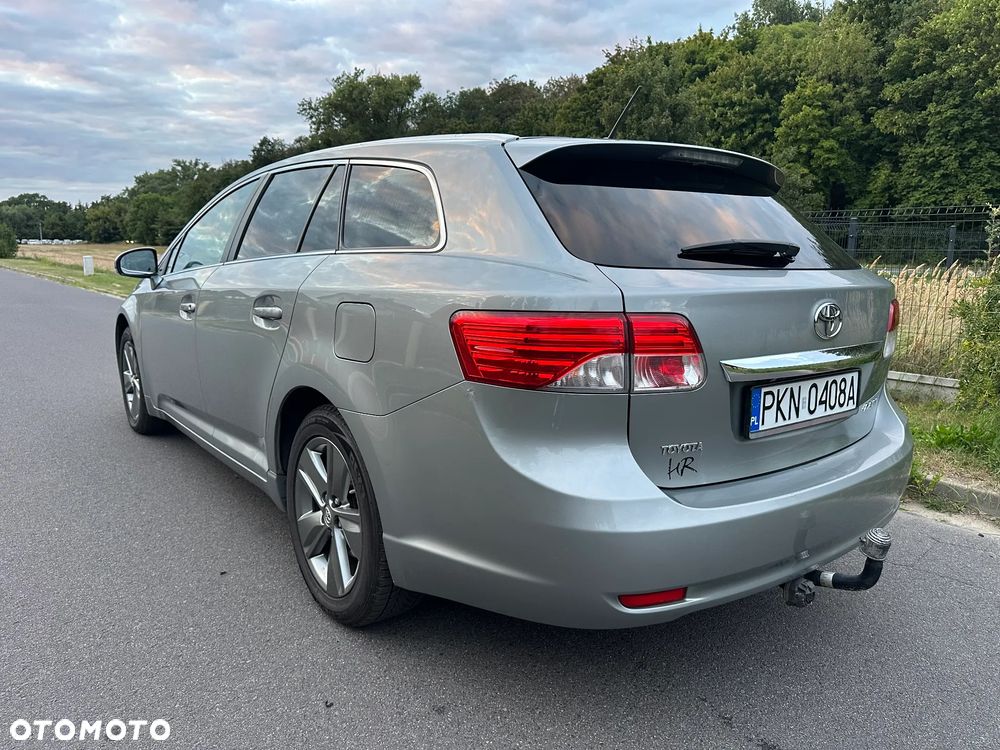 Toyota Avensis Combi 1.8 Executive - 11