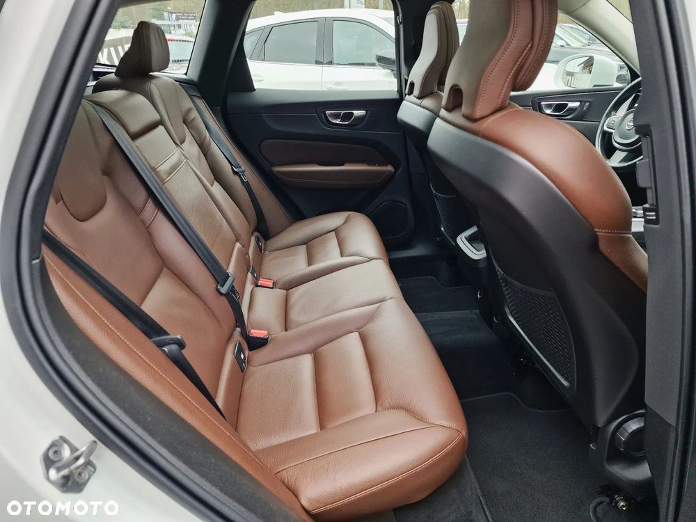 Volvo XC 60 D4 Drive-E Ocean Race - 25