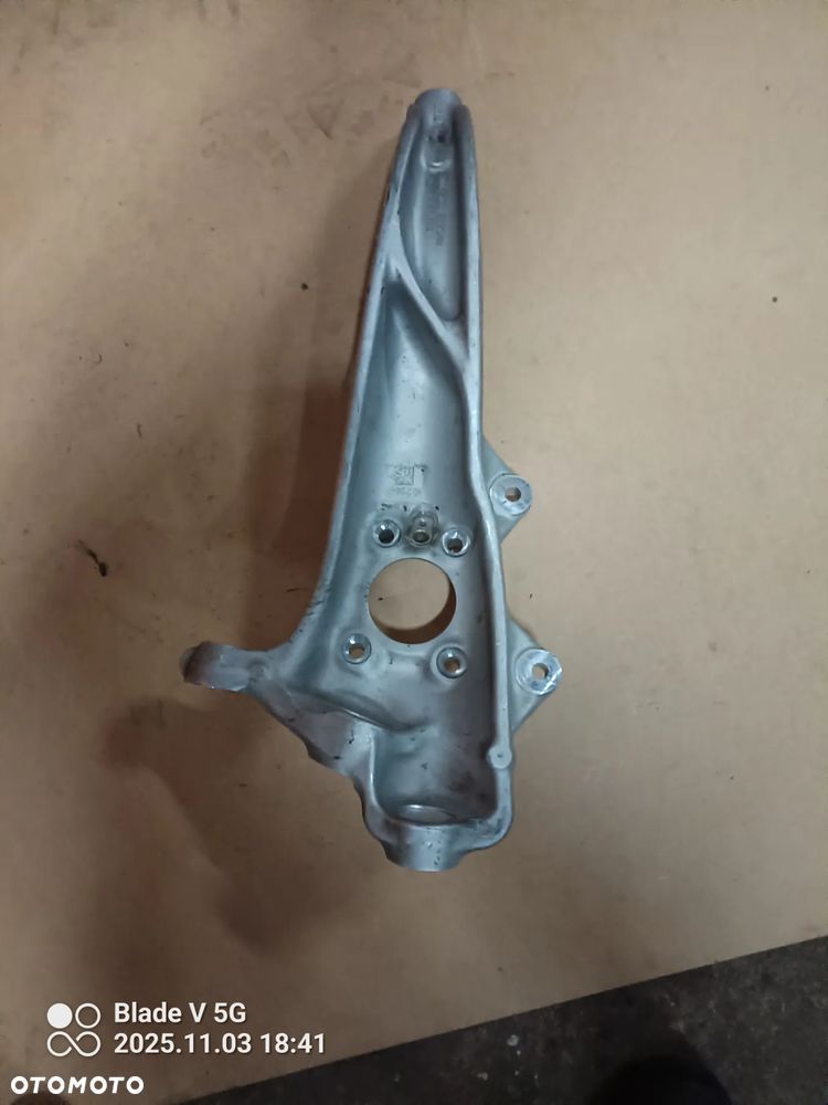 Wahacz prawy BMW seria G60 G61 - 2