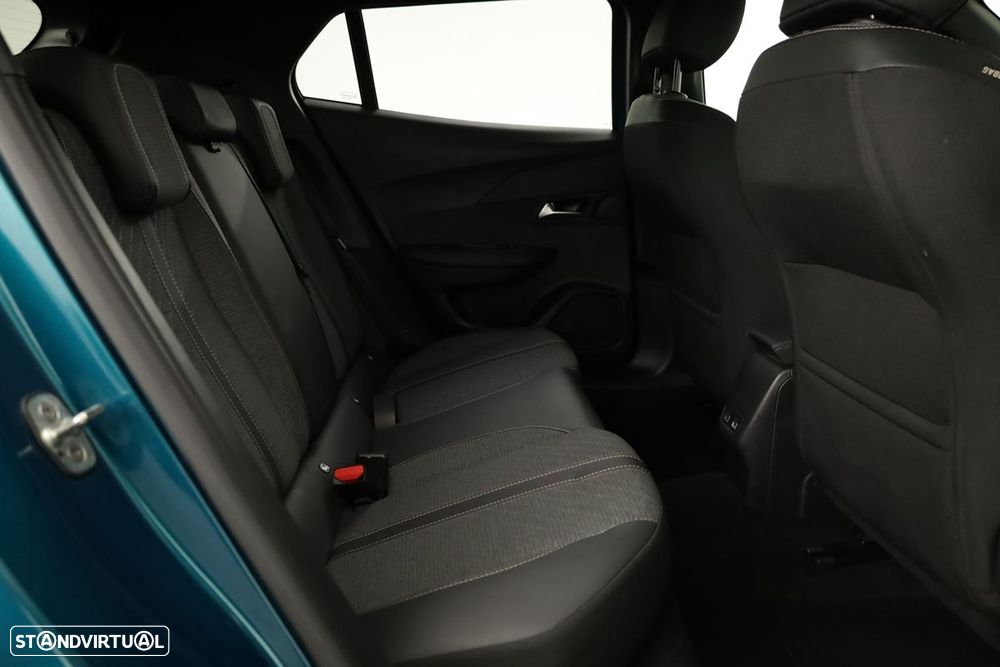 Peugeot 2008 1.2 PureTech Allure - 22