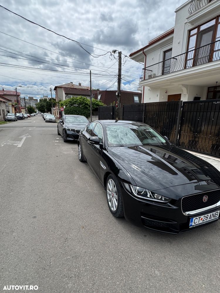 Jaguar XE 2.0 Pure - 5
