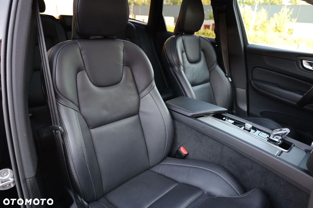 Volvo XC 60 B5 B AWD Plus Dark - 24