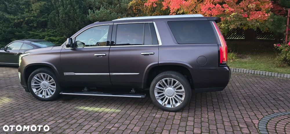 Cadillac Escalade - 11