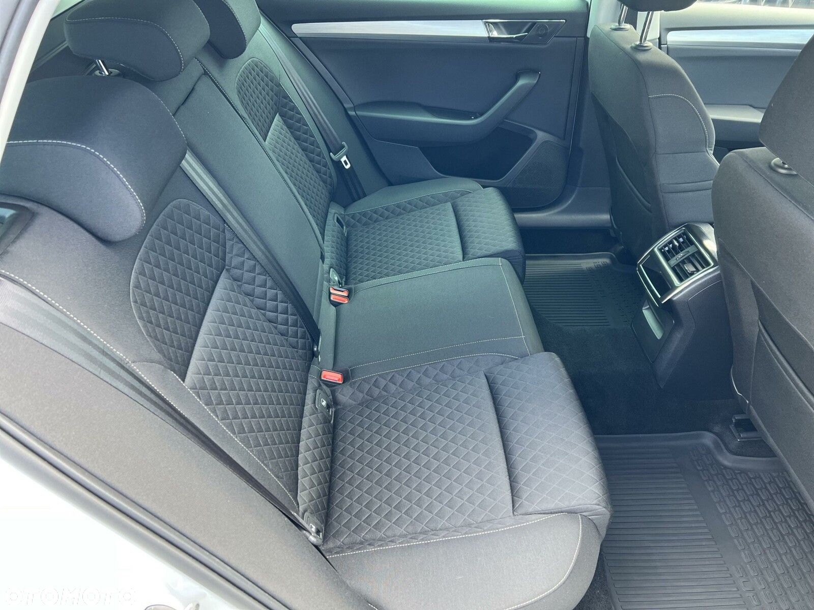 Skoda Superb 1.5 TSI Ambition DSG - 13